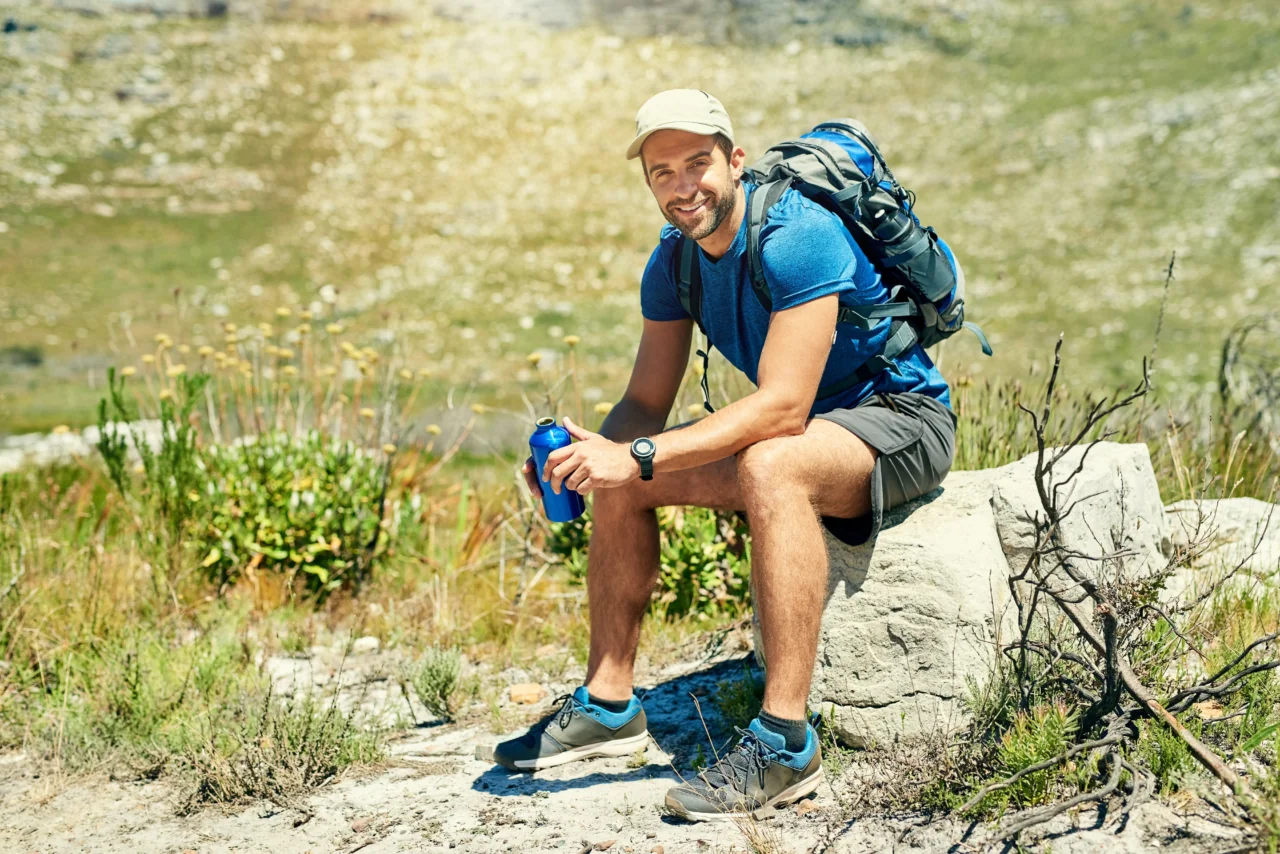 Kāpēc veselības entuziastiem un sportistiem būtu jāizmanto CGM ierīce? 1 Hiking man 1